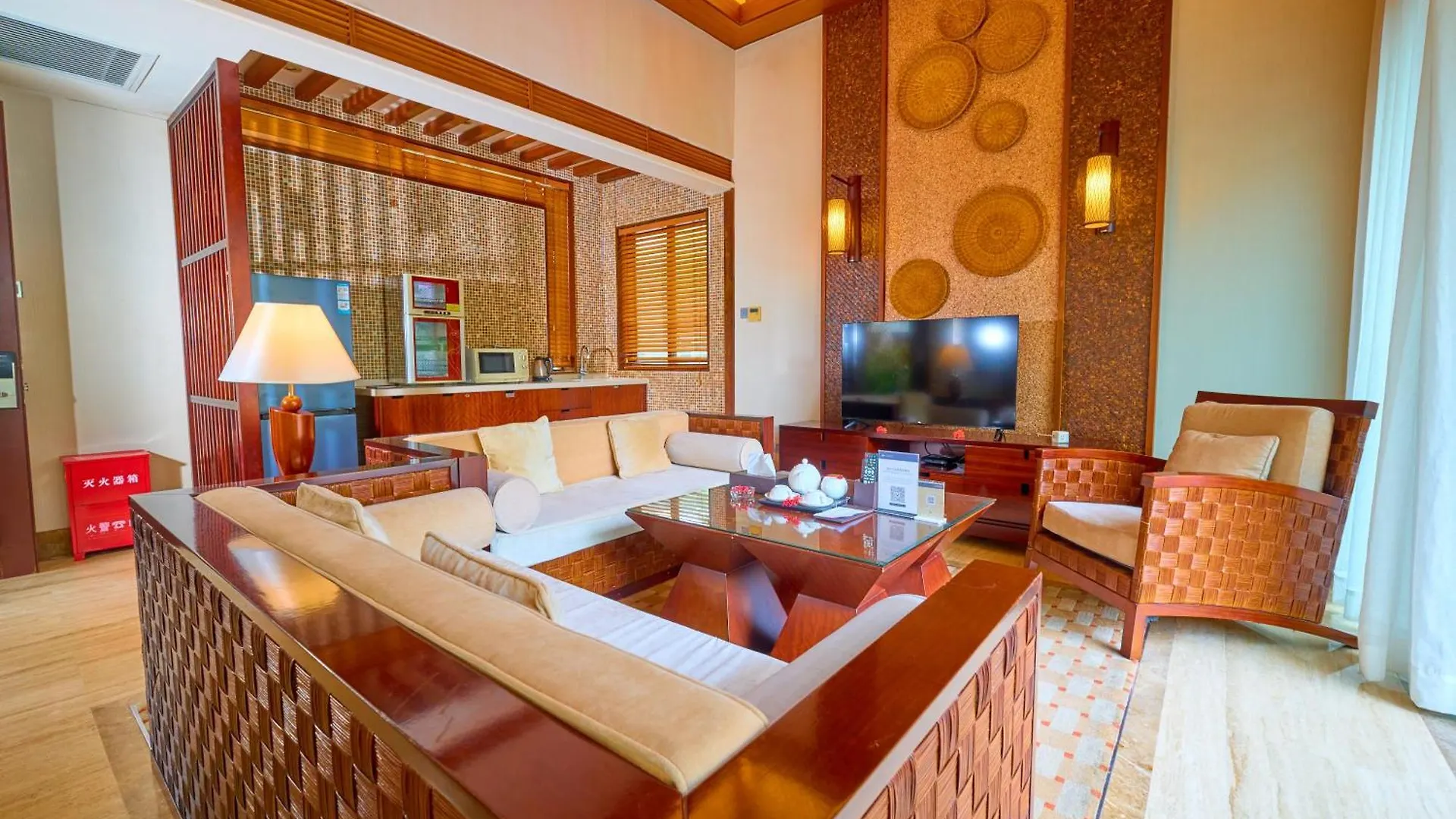 Grand Metropark Villa Resort Sanya Yalong Bay - Beach Shuttle And Singer Performance