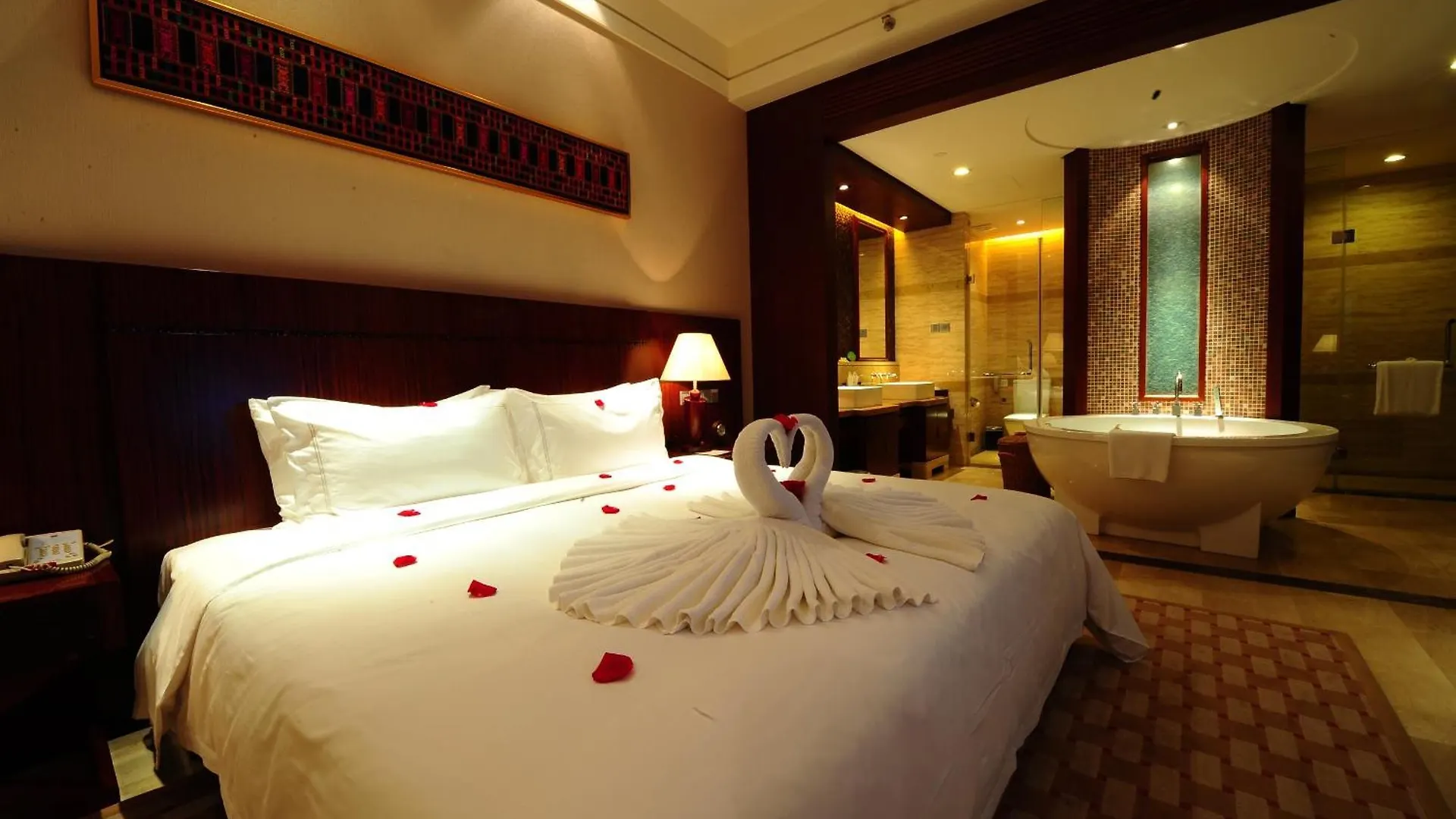 Grand Metropark Villa Resort Sanya Yalong Bay - Beach Shuttle And Singer Performance 5*,  Китай