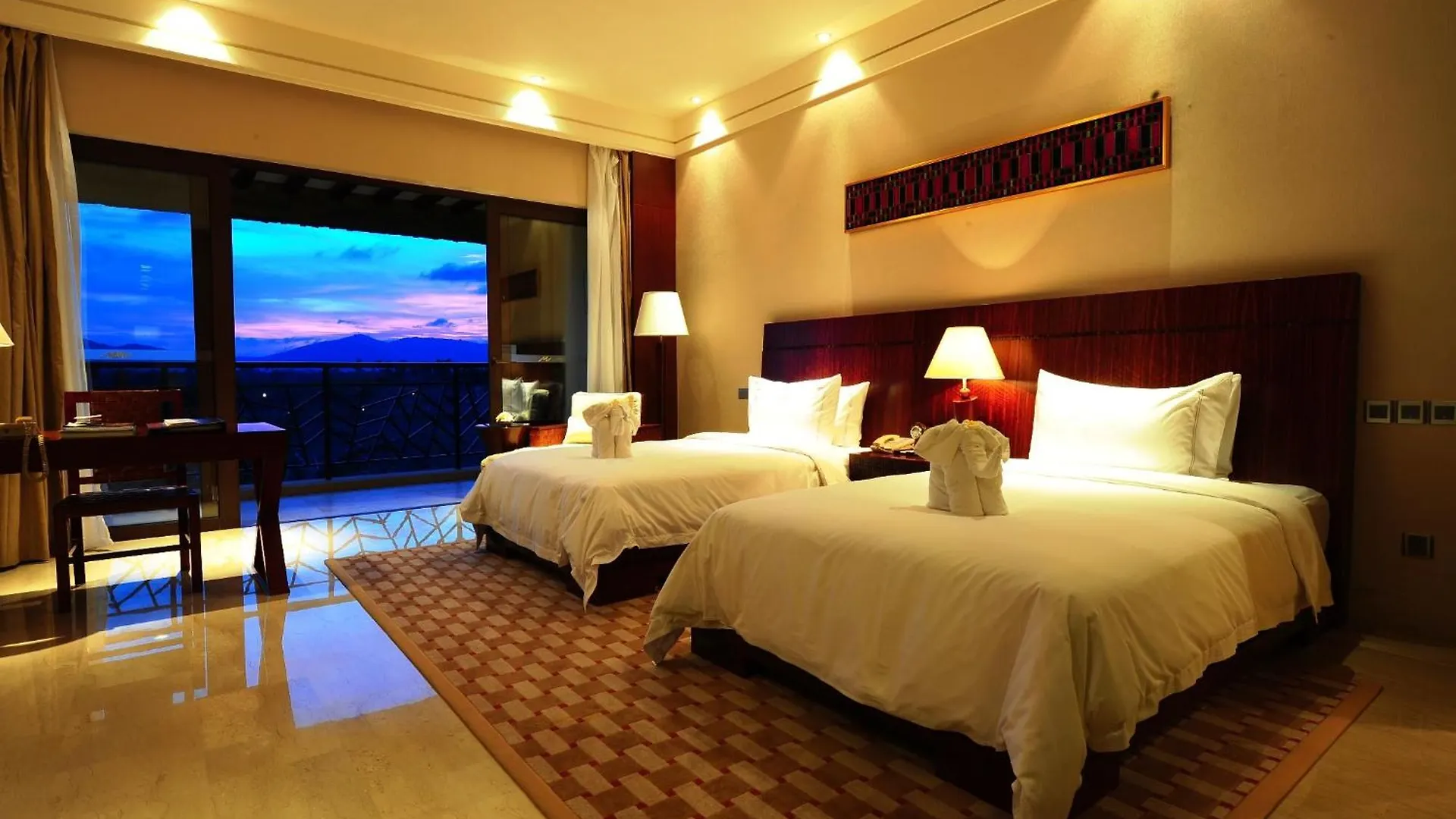 Grand Metropark Villa Resort Sanya Yalong Bay - Beach Shuttle And Singer Performance Китай