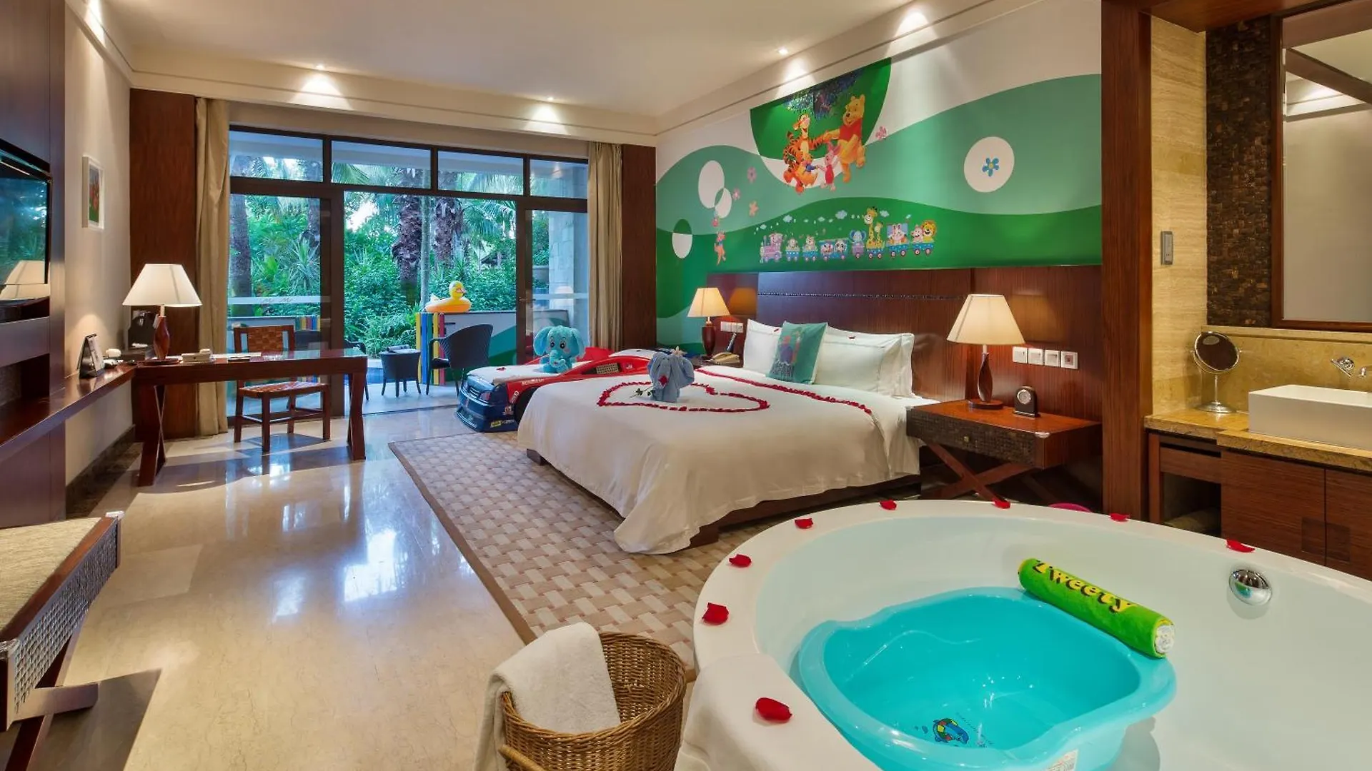 Grand Metropark Villa Resort Sanya Yalong Bay - Beach Shuttle And Singer Performance