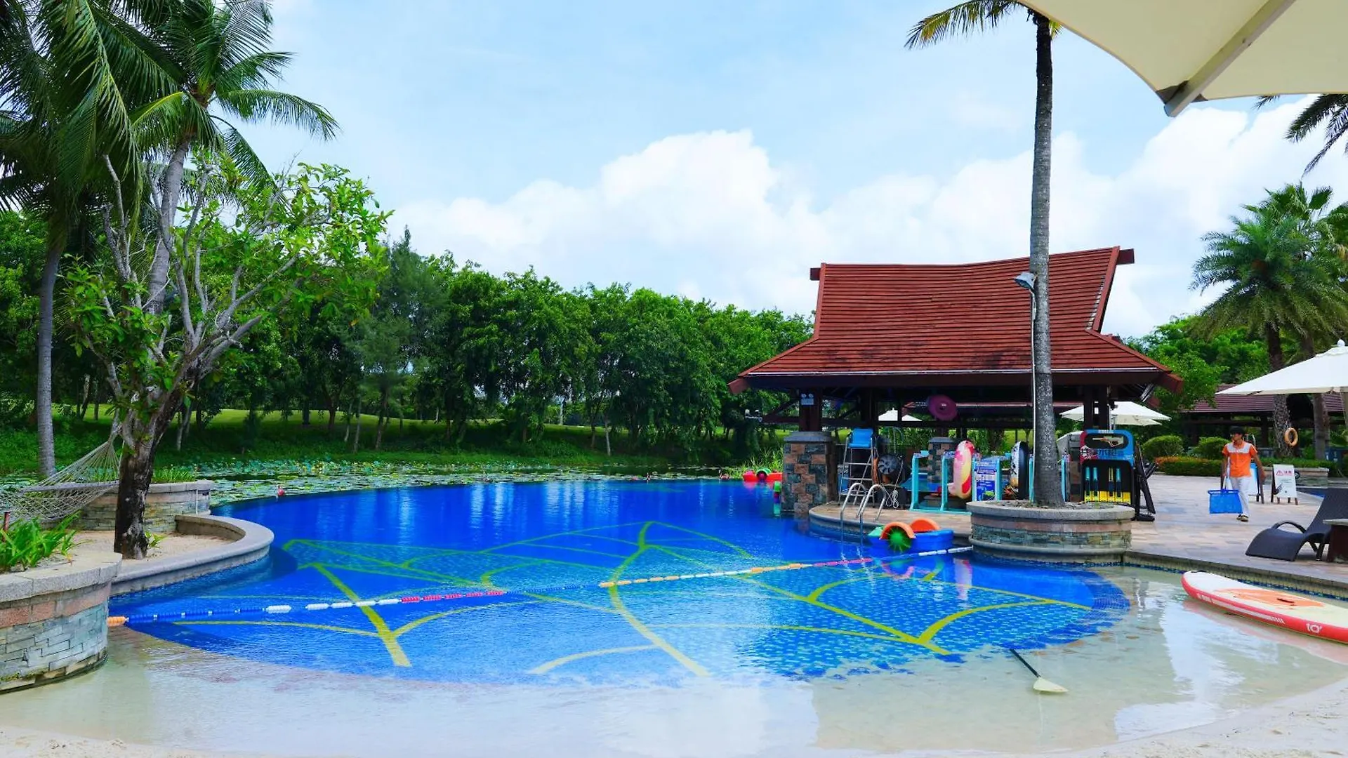 Grand Metropark Villa Resort Sanya Yalong Bay - Beach Shuttle And Singer Performance 5*,