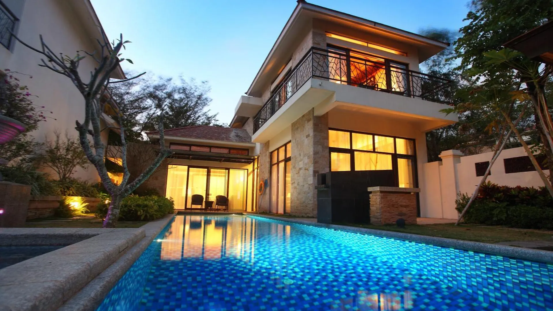 Grand Metropark Villa Resort Sanya Yalong Bay - Beach Shuttle And Singer Performance 5*,  Cina