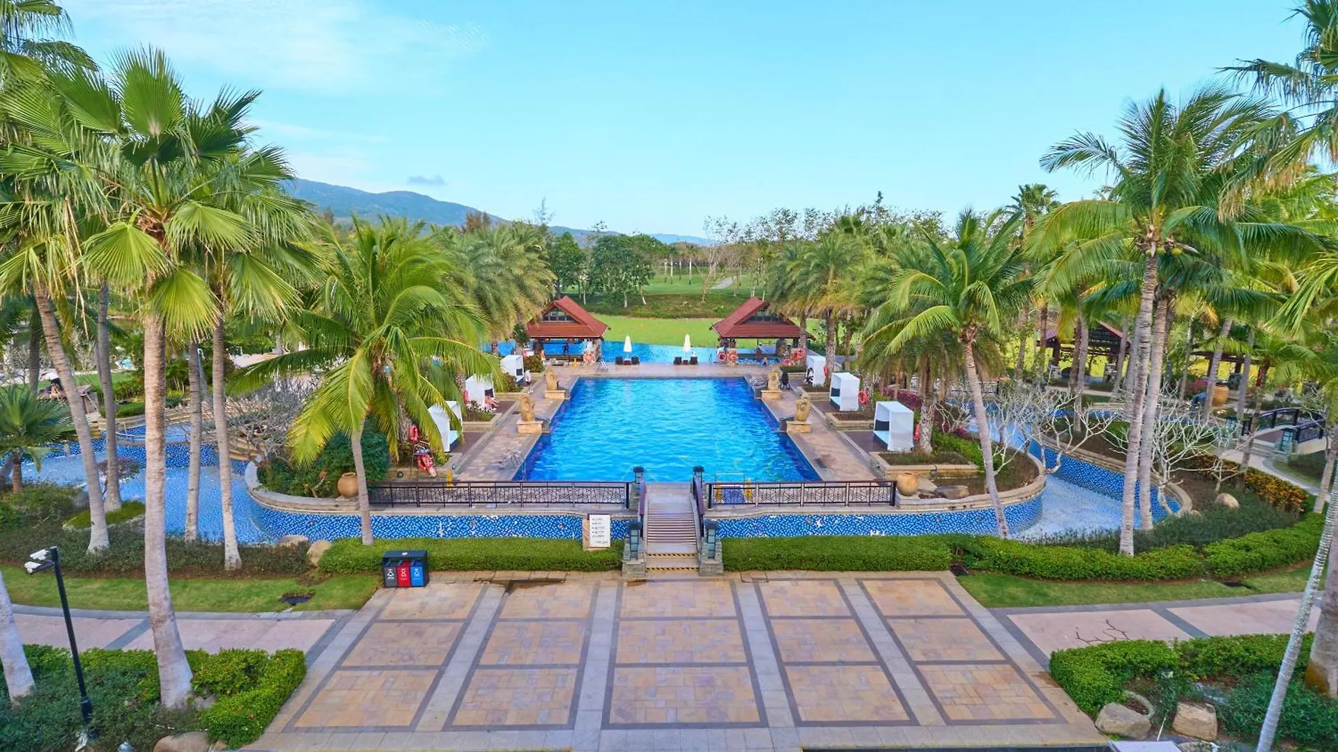 Grand Metropark Villa Resort Sanya Yalong Bay - Beach Shuttle And Singer Performance 5*,