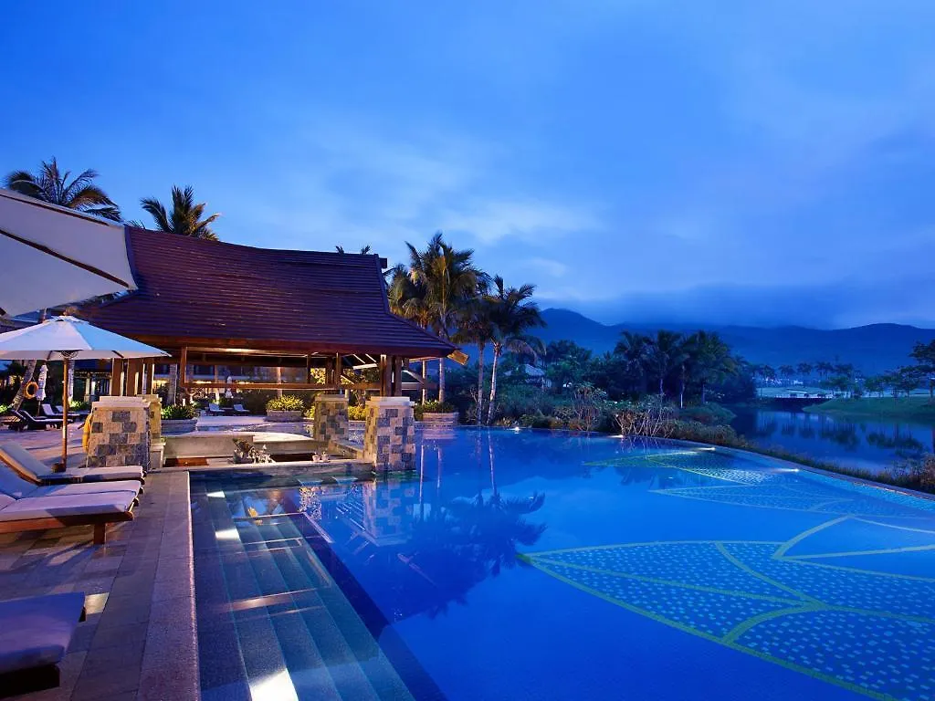 Grand Metropark Villa Resort Sanya Yalong Bay - Beach Shuttle And Singer Performance