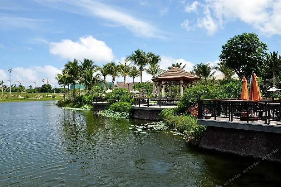 Grand Metropark Villa Resort Sanya Yalong Bay - Beach Shuttle And Singer Performance 5*,  Китай