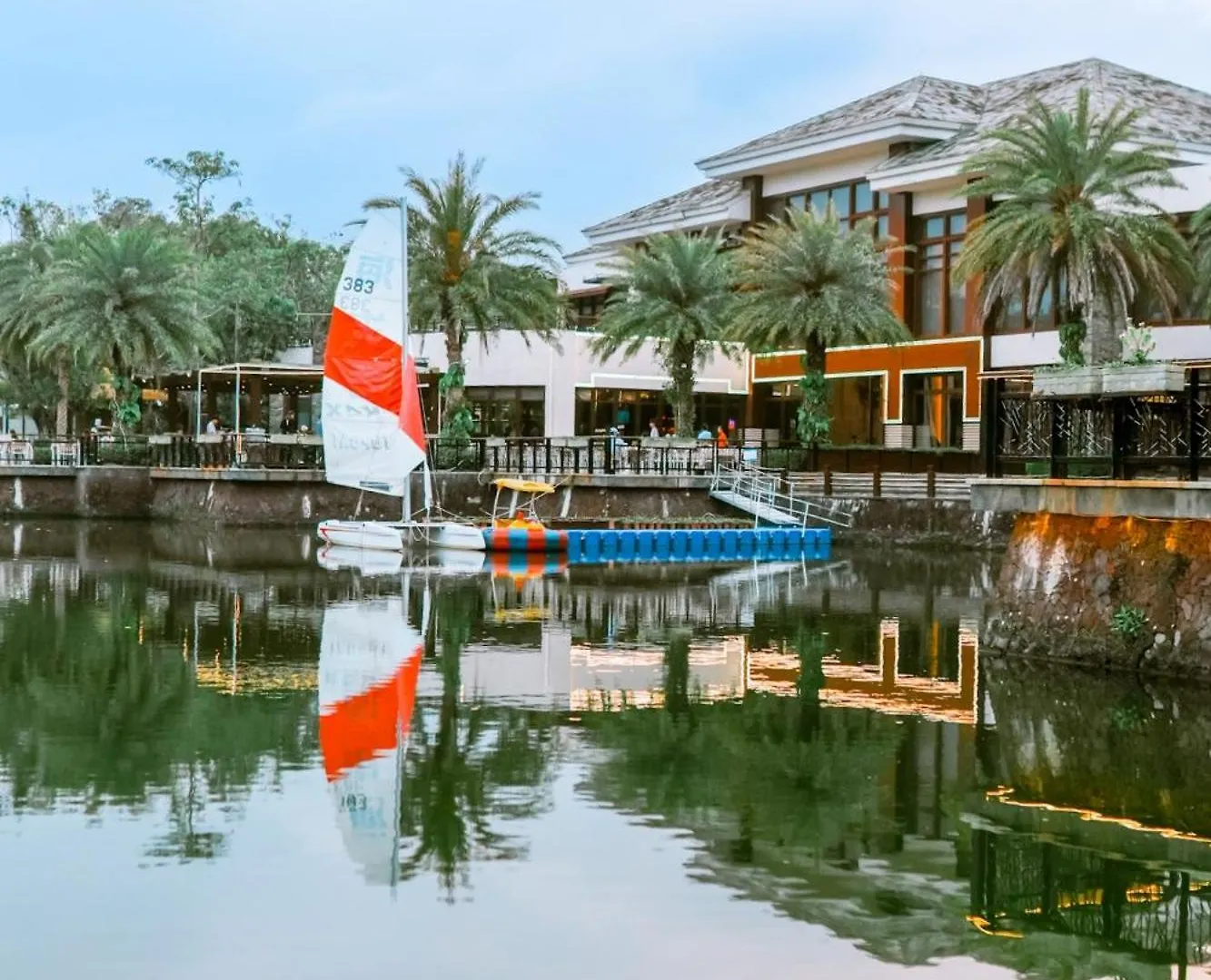 Grand Metropark Villa Resort Sanya Yalong Bay - Beach Shuttle And Singer Performance