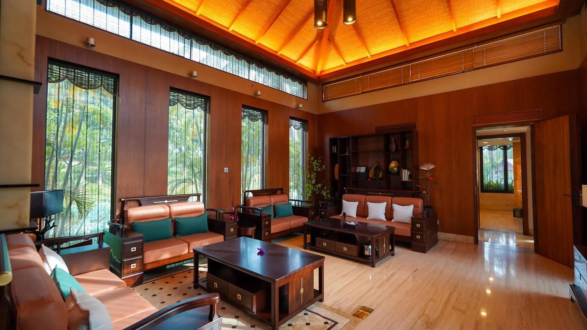 Grand Metropark Villa Resort Sanya Yalong Bay - Beach Shuttle And Singer Performance 5*,