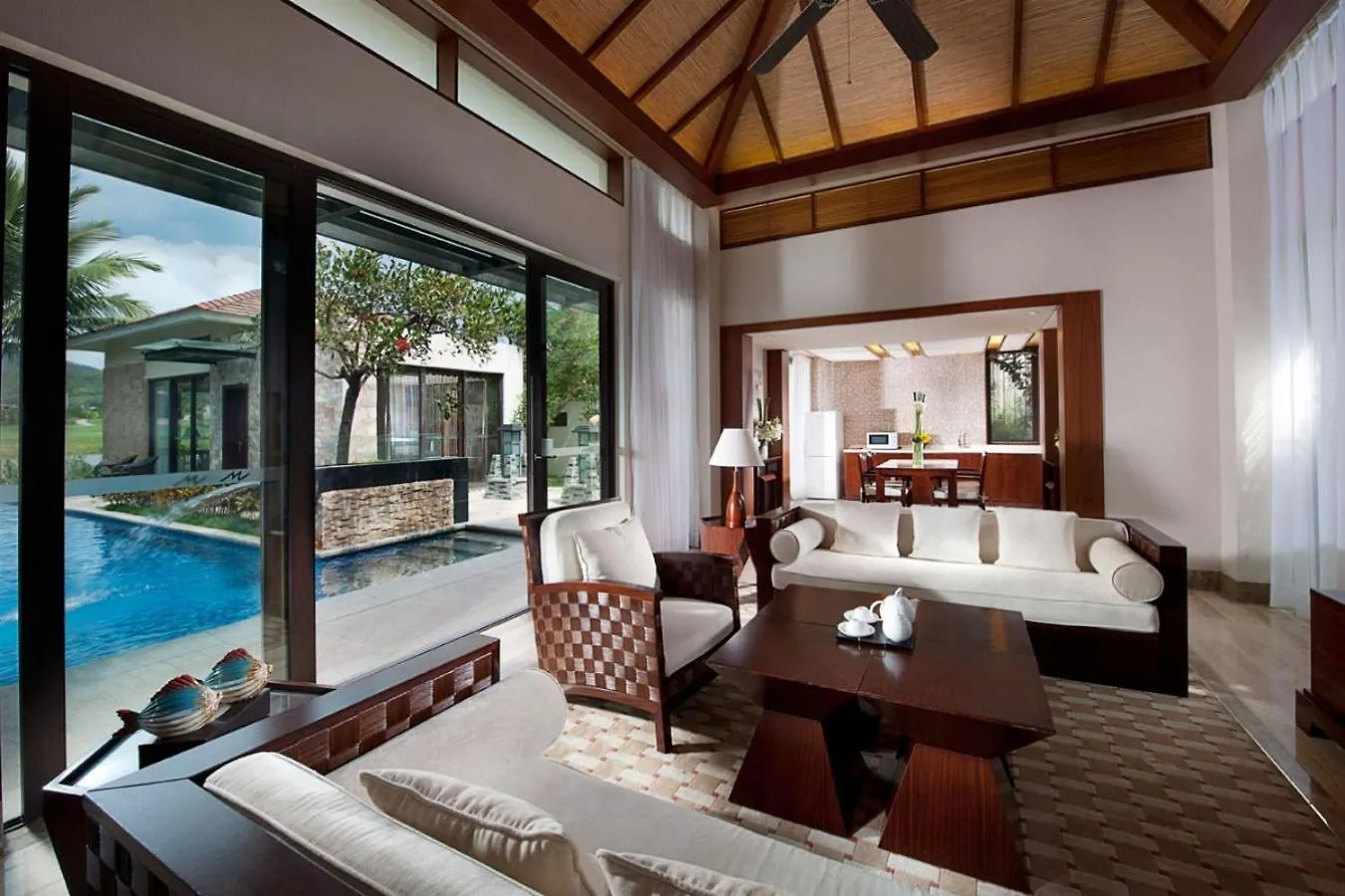 *****  Grand Metropark Villa Resort Sanya Yalong Bay - Beach Shuttle And Singer Performance China