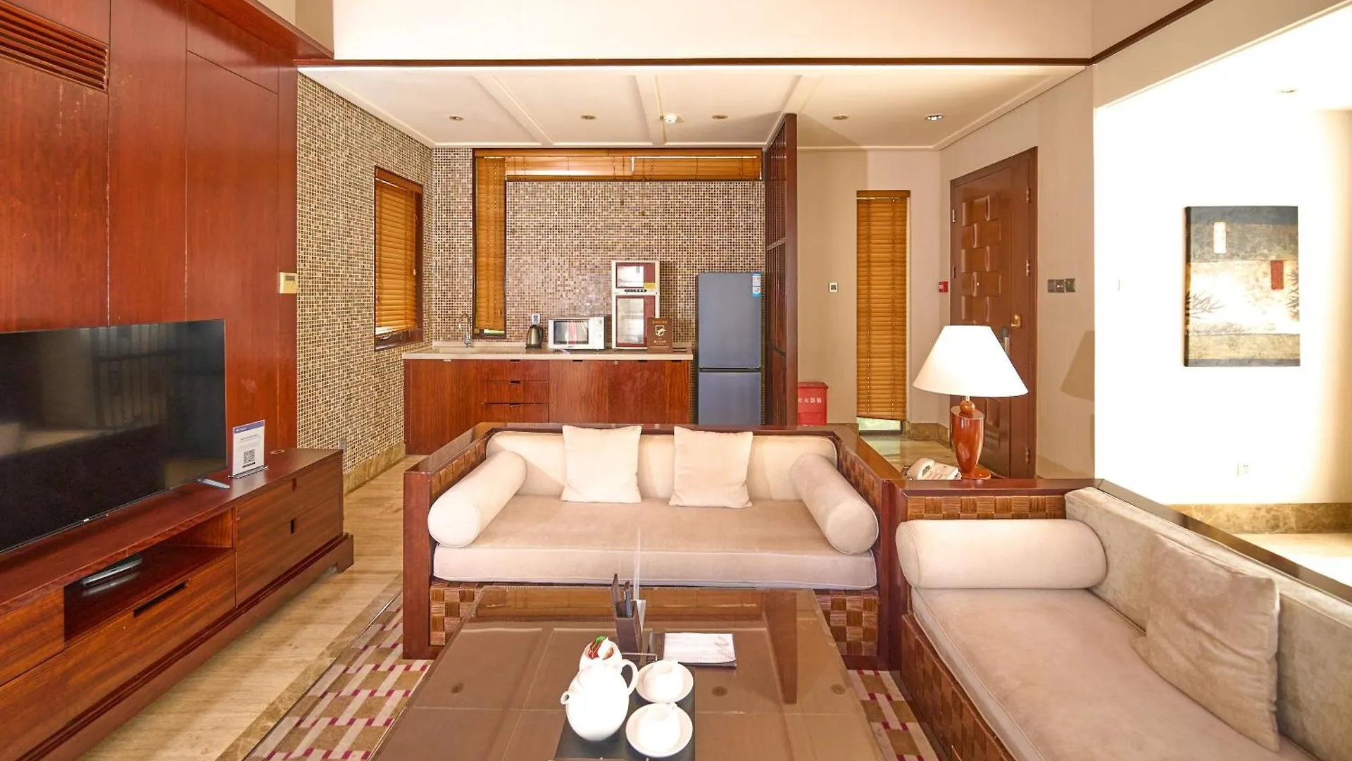 Grand Metropark Villa Resort Sanya Yalong Bay - Beach Shuttle And Singer Performance