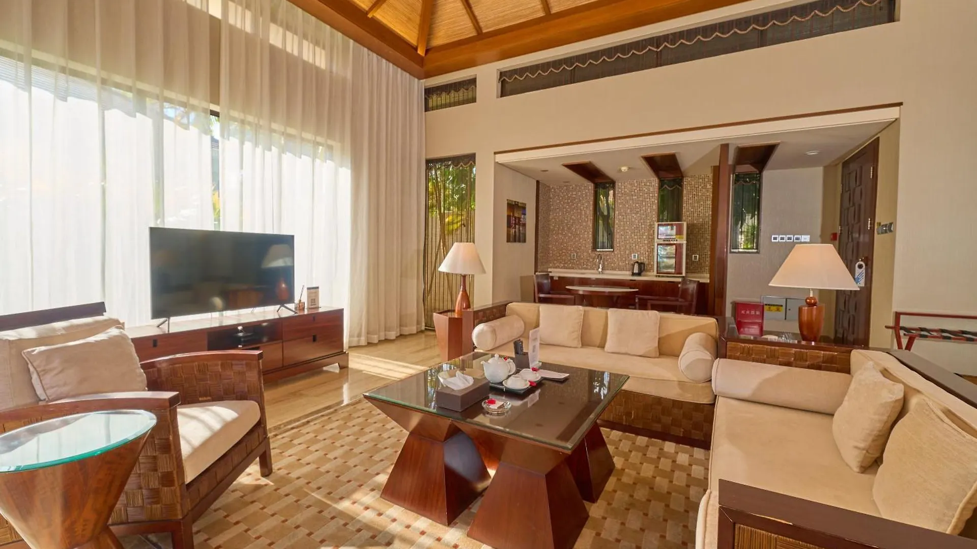 Grand Metropark Villa Resort Sanya Yalong Bay - Beach Shuttle And Singer Performance