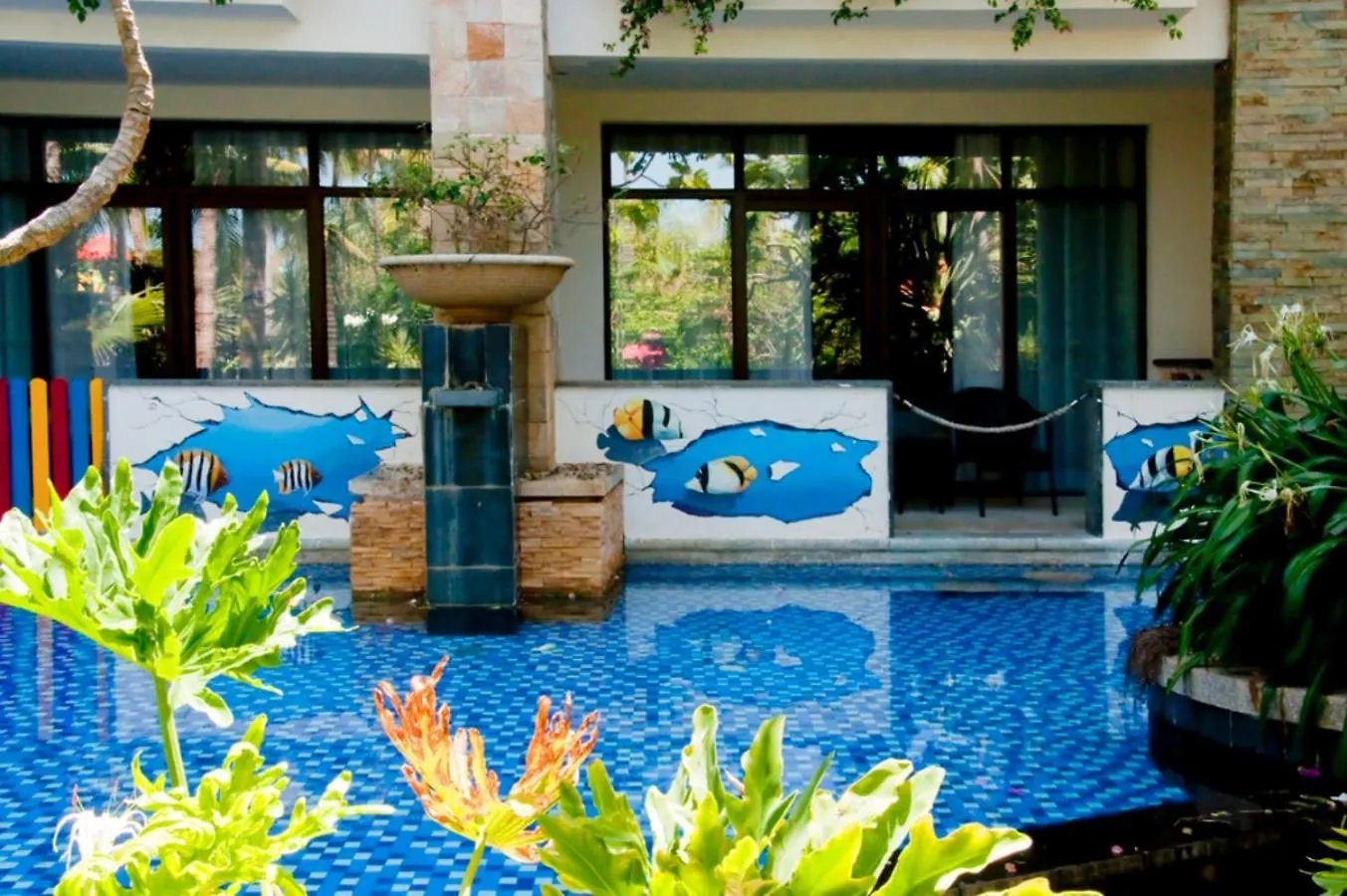 Grand Metropark Villa Resort Sanya Yalong Bay - Beach Shuttle And Singer Performance