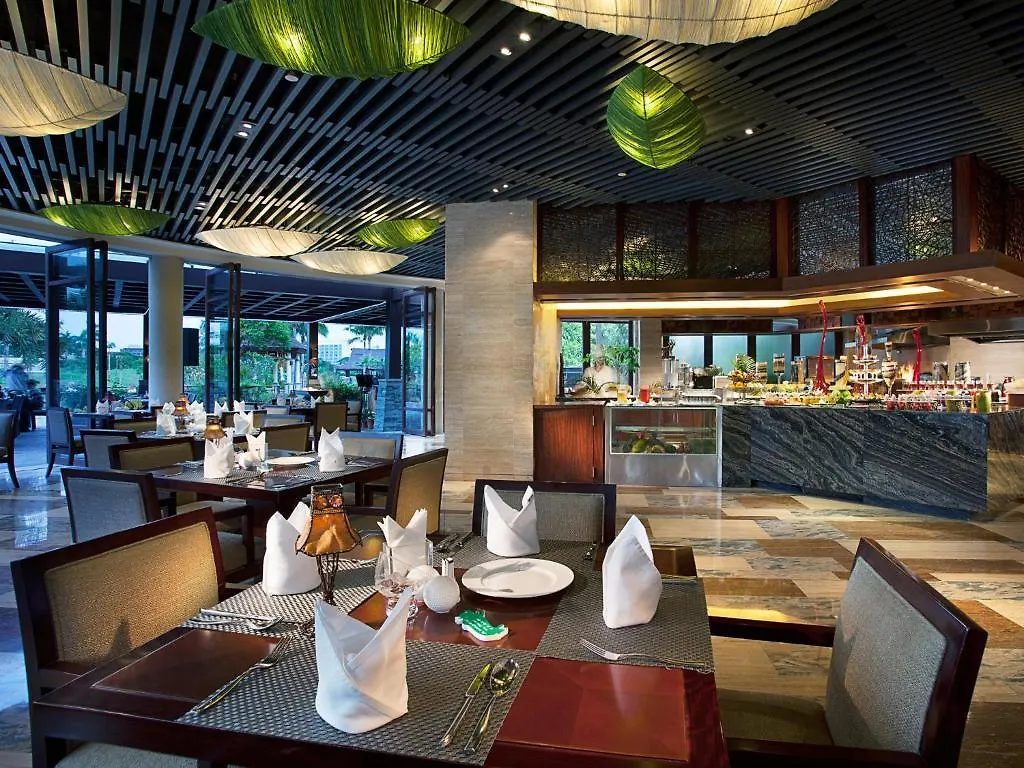 Grand Metropark Villa Resort Sanya Yalong Bay - Beach Shuttle And Singer Performance 5*,