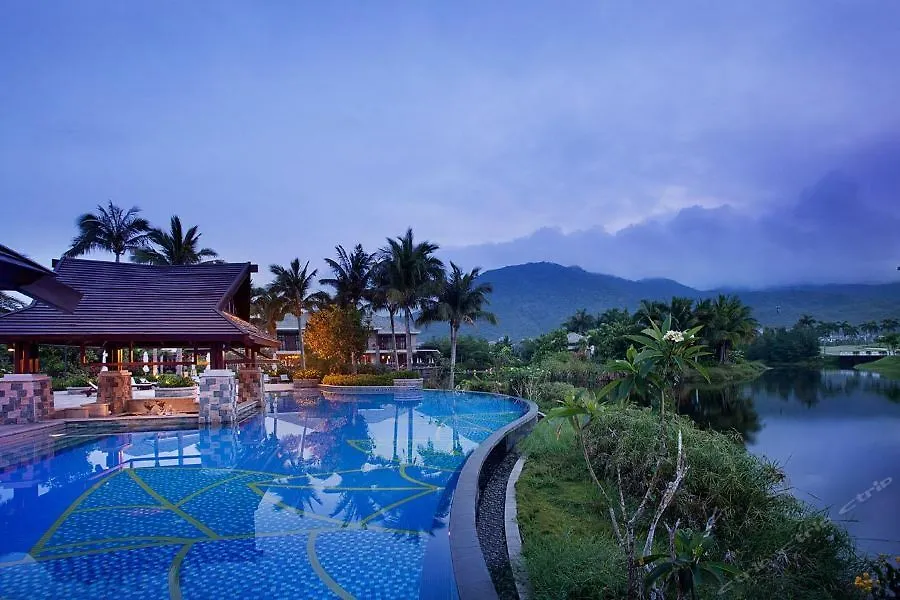 Grand Metropark Villa Resort Sanya Yalong Bay - Beach Shuttle And Singer Performance 5*,  China