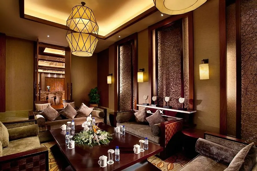 Grand Metropark Villa Resort Sanya Yalong Bay - Beach Shuttle And Singer Performance 5*,